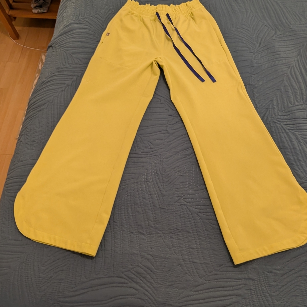 💚💙Figs "Serving Lime" "Marseille" Wide leg Scrub Pants💙💚